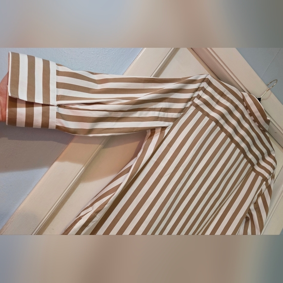Women's Chico's Neutral Striped Tunic, Size 8. NWT - Picture 15 of 16